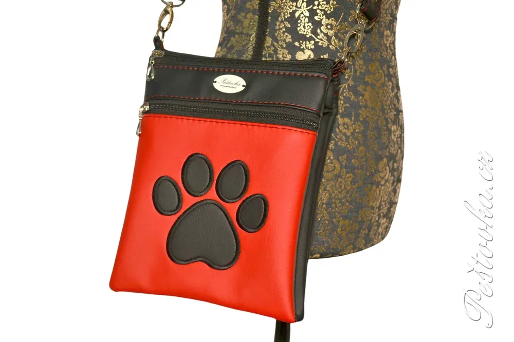 Peštovka - kabelka Tea *červeno-černá s tlapkou*