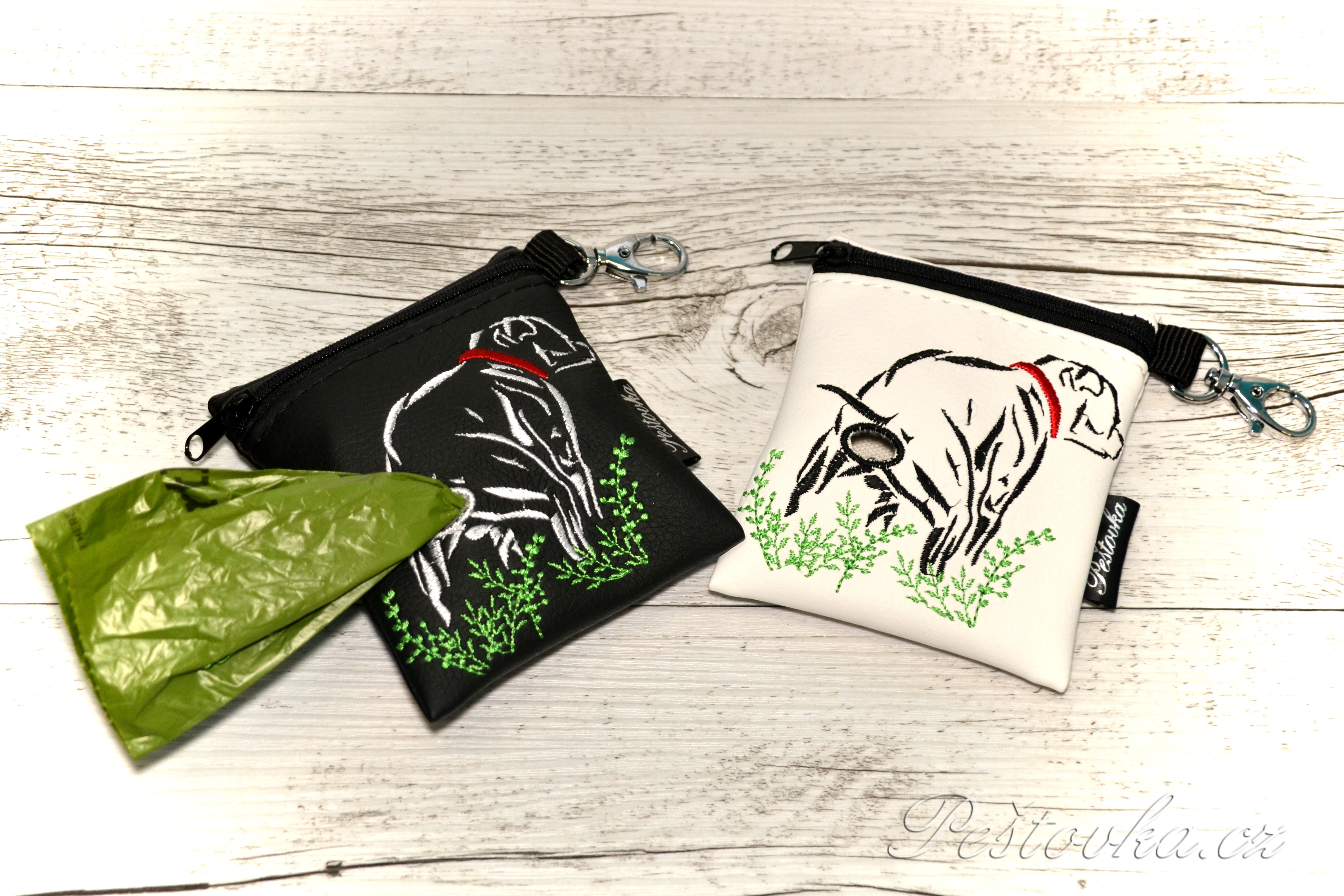 Zásobník na bobkosáčky *UZLÍK staffbull*