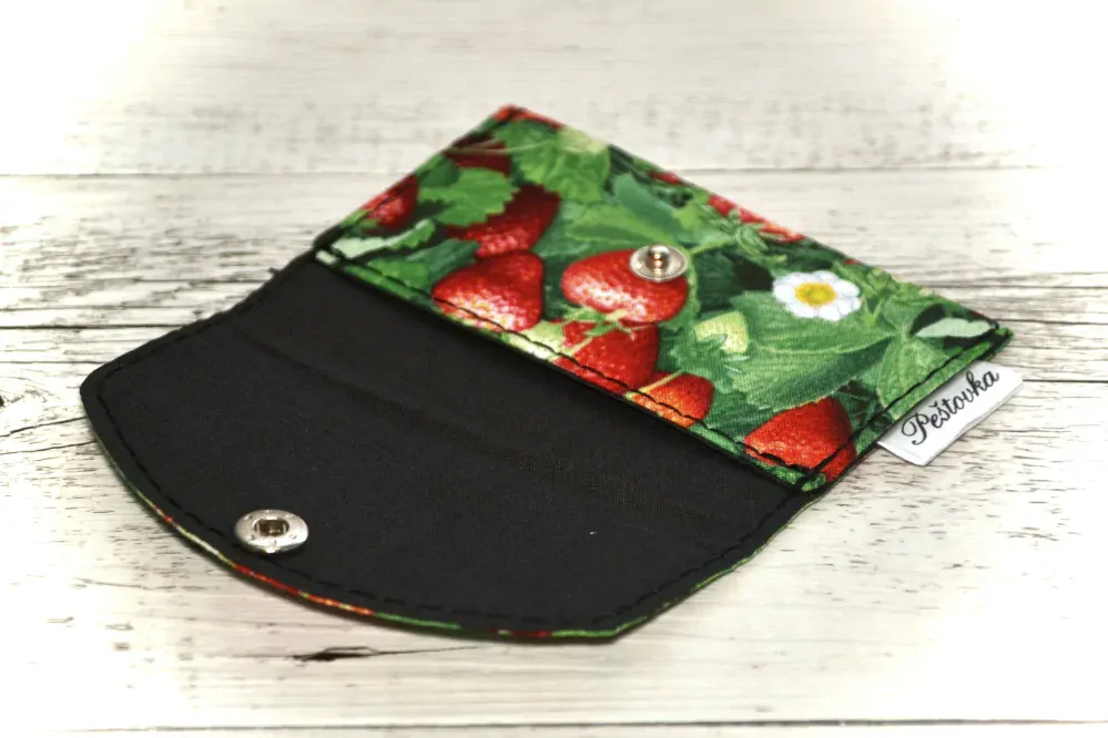 Peštovka - kapsička na karty *lesní jahody*