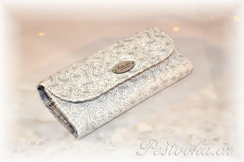 Peštovka Dámská elegantní peněženka *bílostříbrná*