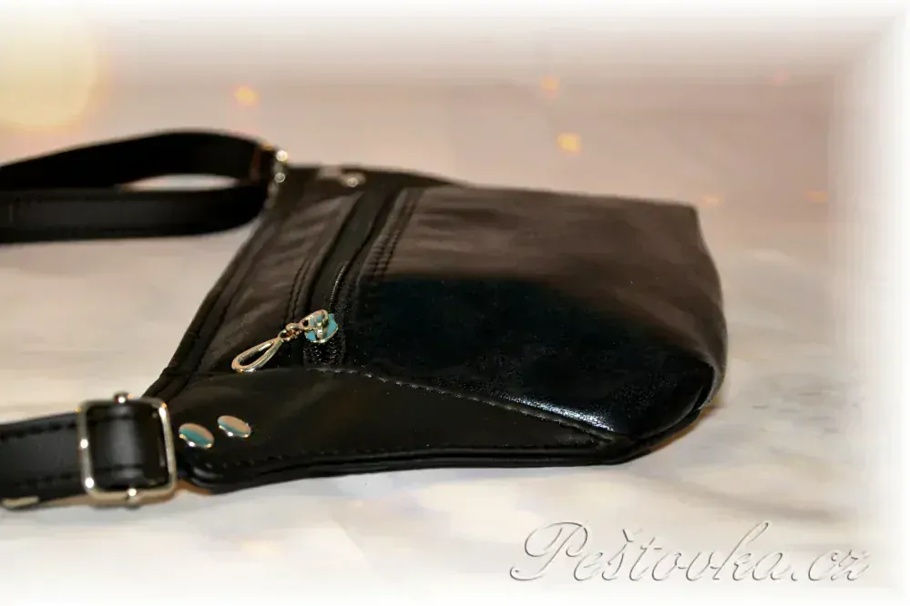 Peštovka - ledvinka Dayna *černá metalická*