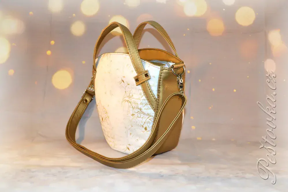 Peštovka - kabelka Melissa menší *zlaté písmo*