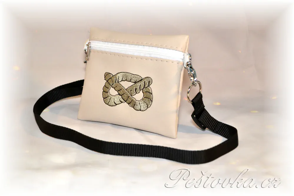 Peštovka Výstavní pamlskovník *uzel staffbull - cappuchino*