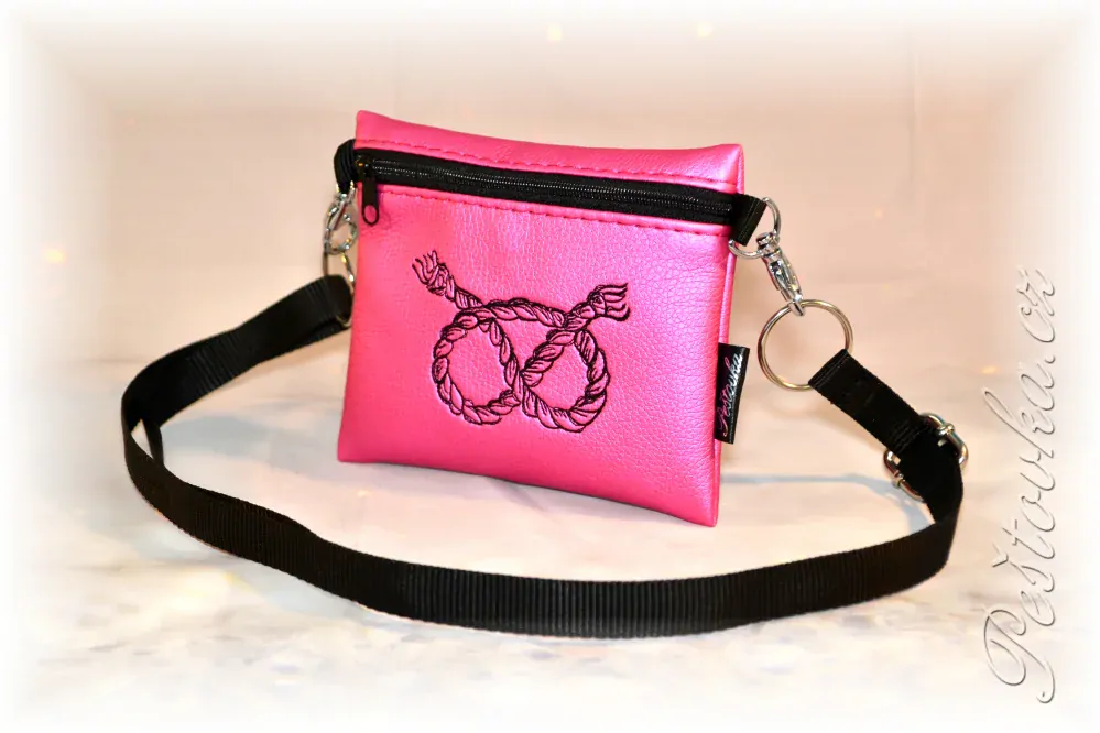 Peštovka Výstavní pamlskovník *UZLÍK staffbull - růzový lesklý*