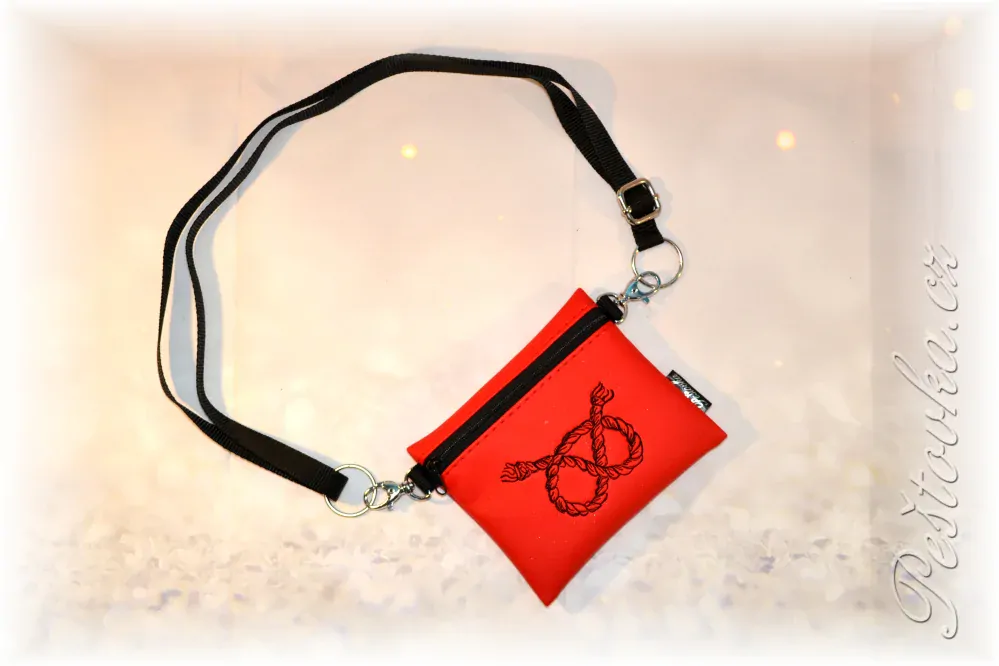 Peštovka Výstavní pamlskovník *UZLÍK staffbull - červený*