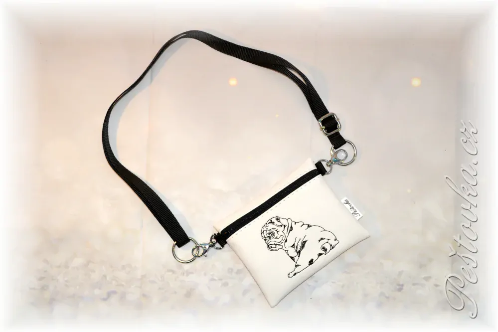 Peštovka Výstavní pamlskovník *MOPS bílý sedící*