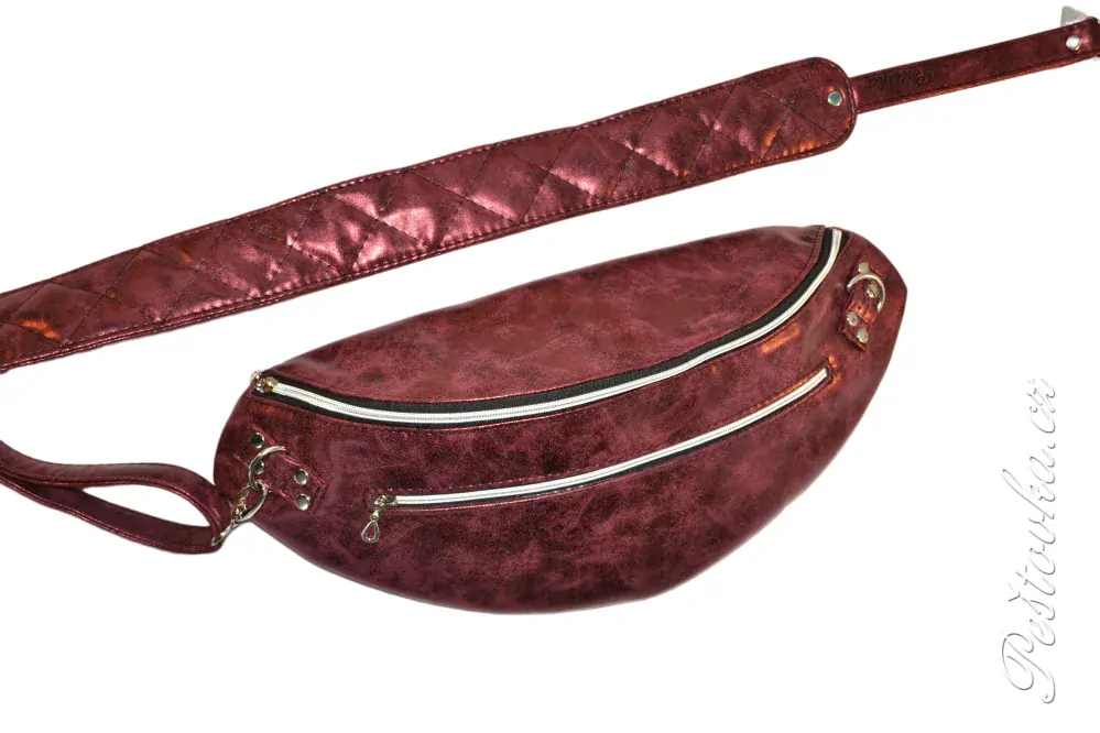 XL CROSSBODY ledvinka *vínová metalická*