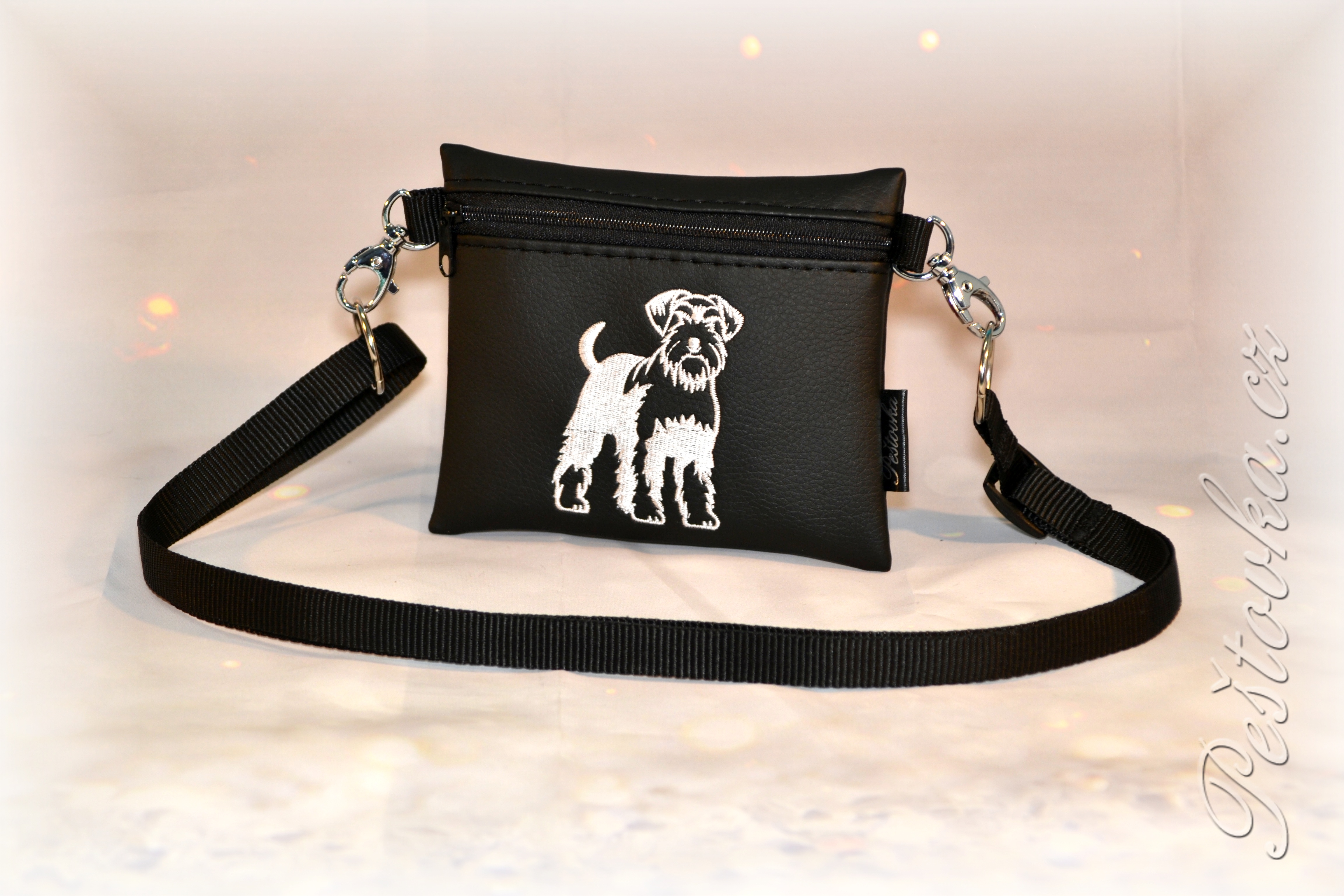 Peštovka Výstavní pamlskovník *knírač černý*