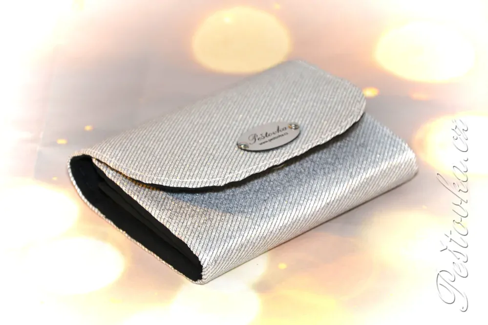 Peštovka - Malá klopová peněženka 13cm *perleťová stříbrná*