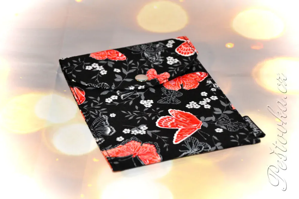 Peštovka - obal na očkovák - kapsička *černo-červená s motýlky*