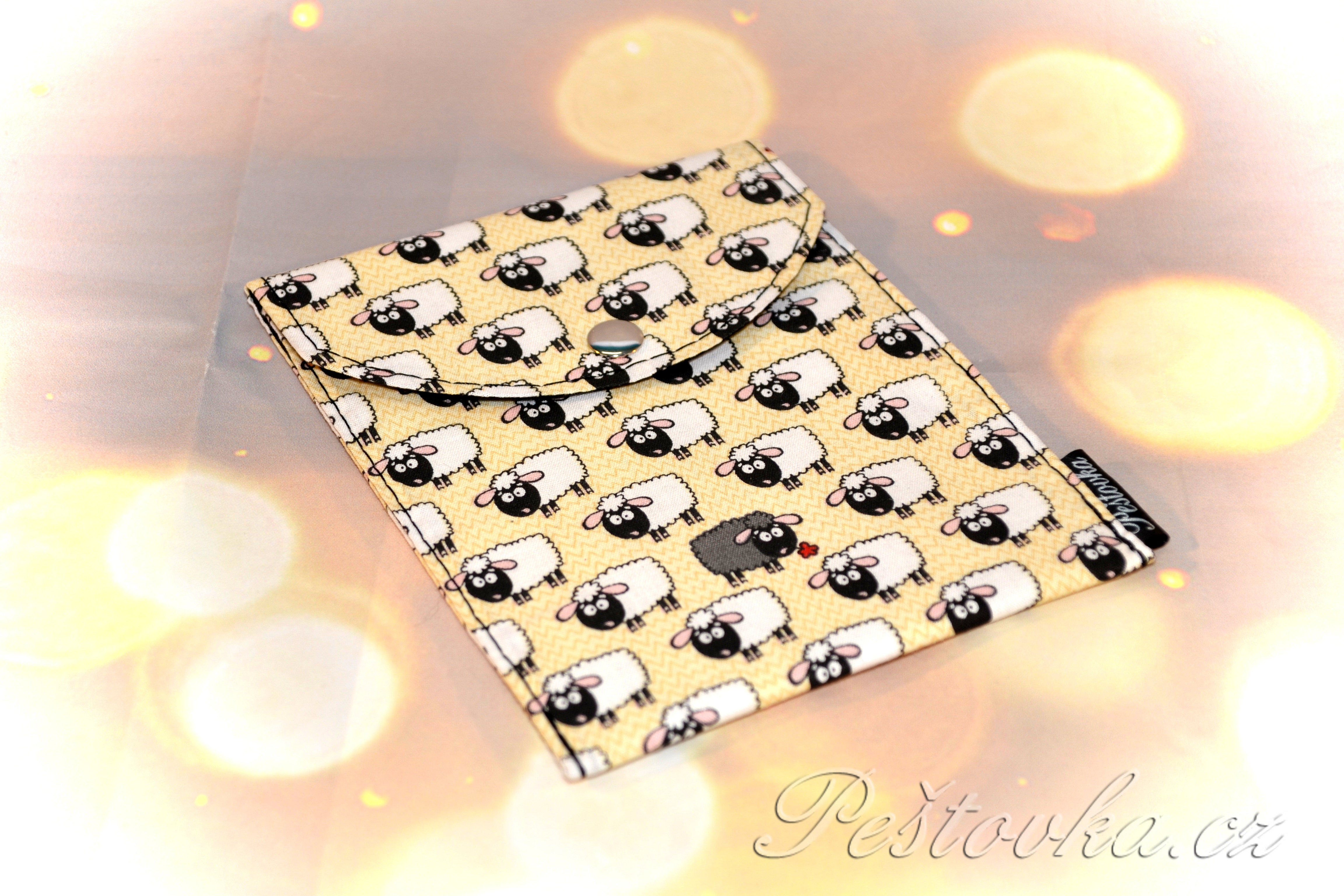 Peštovka - obal na očkovák - kapsička *ovečky*