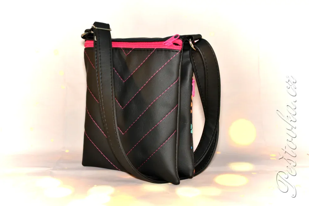 Peštovka - kabelka Tea *barevné tlapky s růžovou*