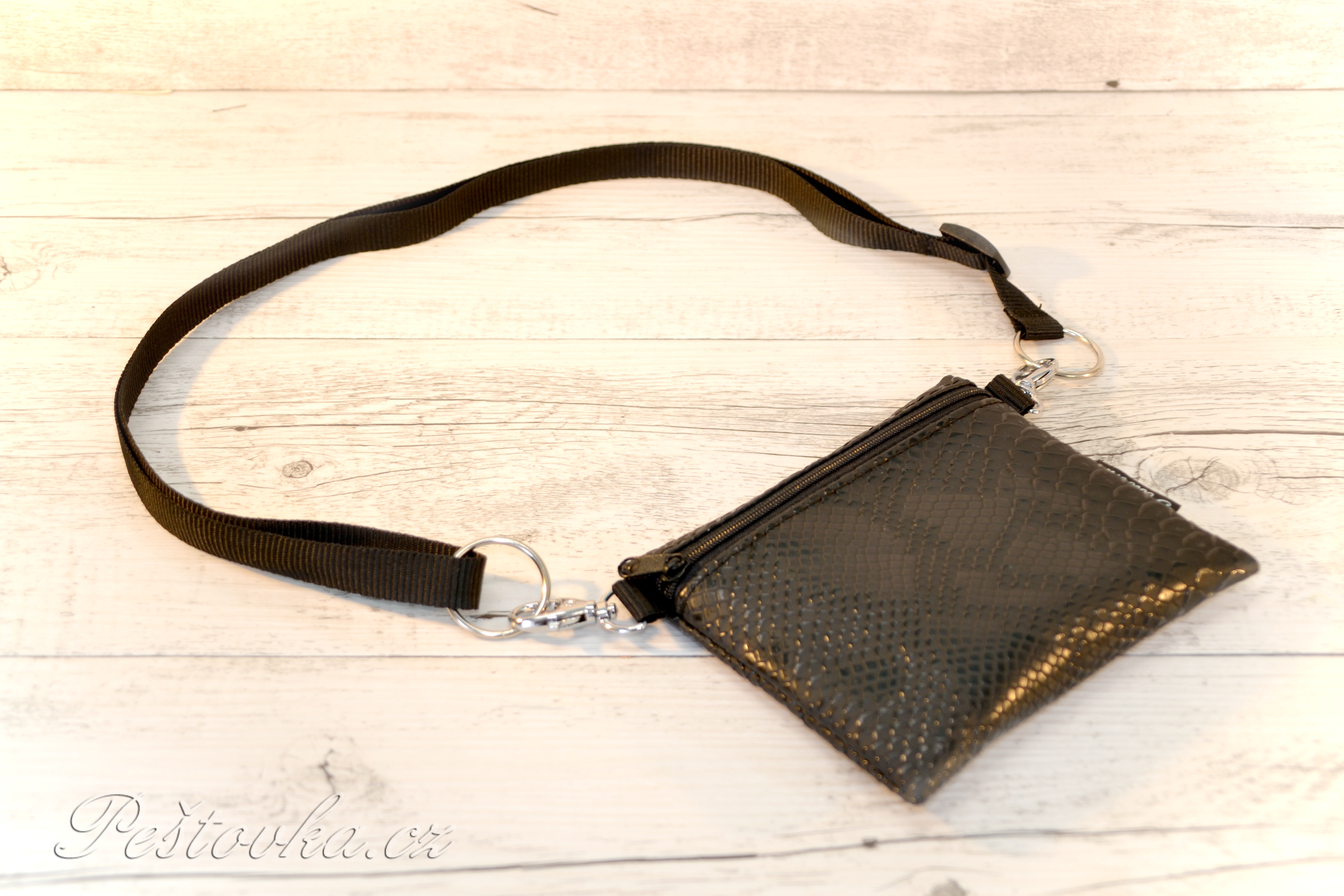 Peštovka Výstavní pamlskovník *černá hadinka*