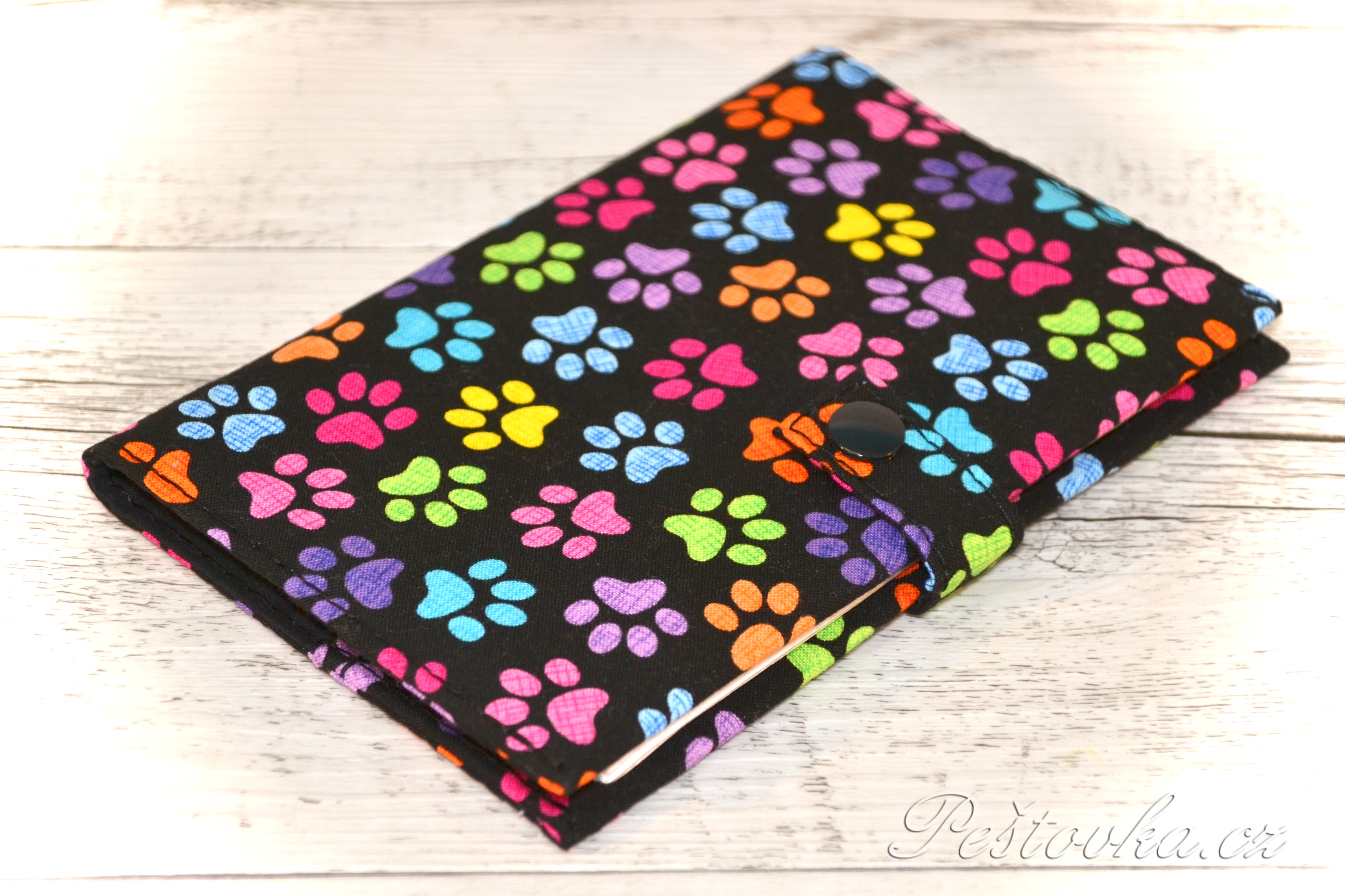 Peštovka Obal na očkovací průkaz *barevné tlapky*