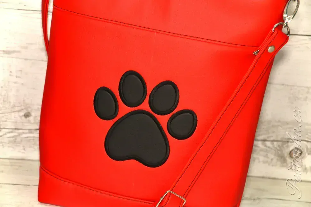 Peštovka - crossbody kabelka s tlapkou *červená*