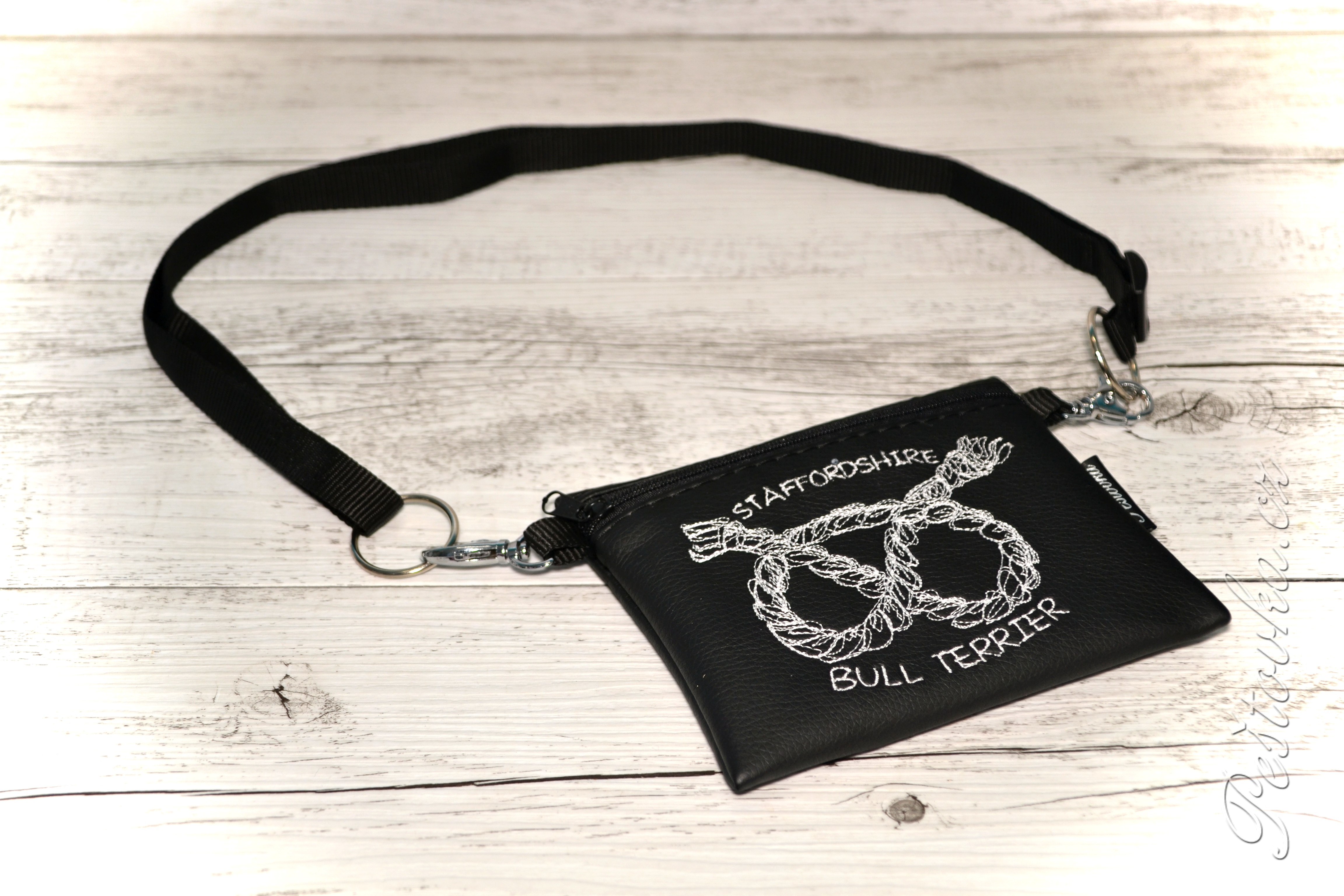 Peštovka Výstavní pamlskovník *staffie * černý