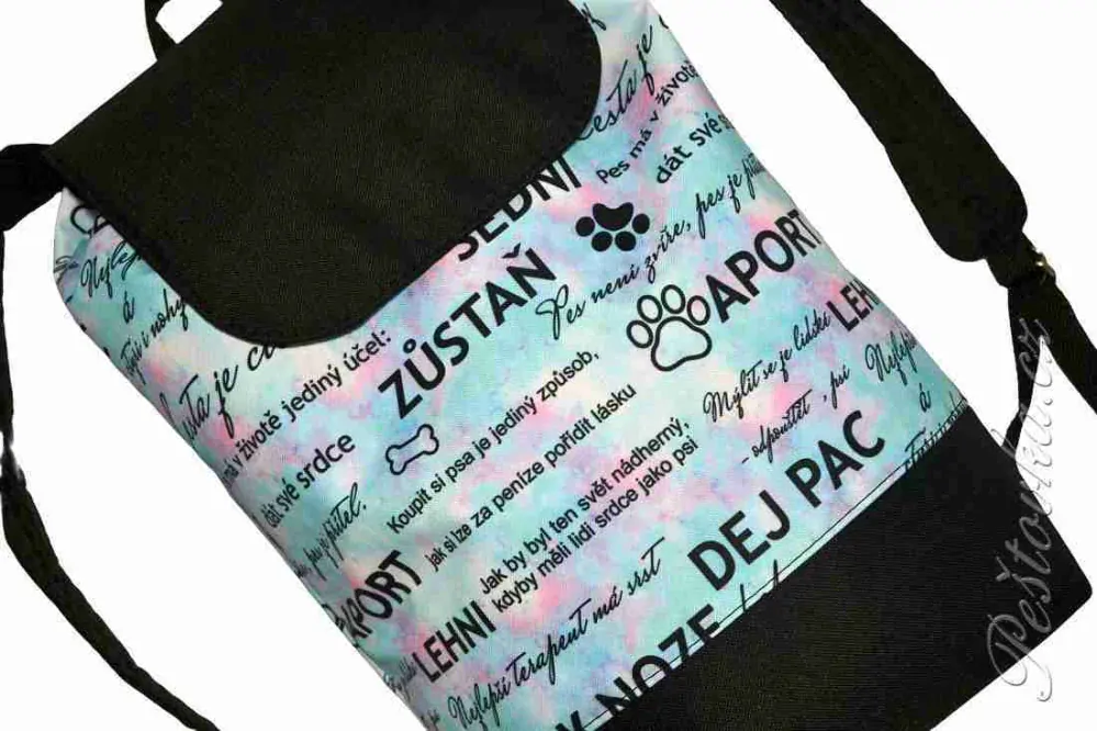 Peštovka - Vycházkový batoh *duhové nápisy*
