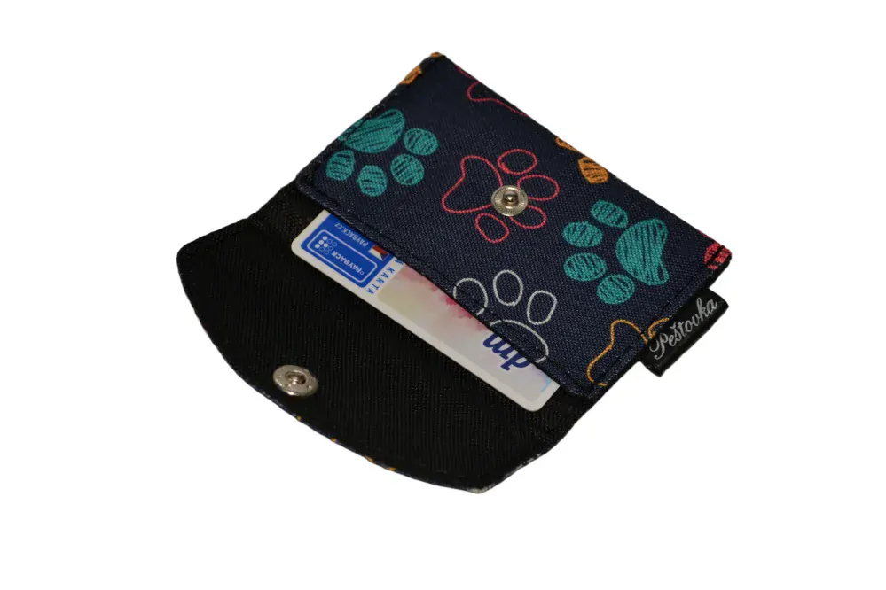 Peštovka - kapsička na karty *tmavomodrá s tlapkami*