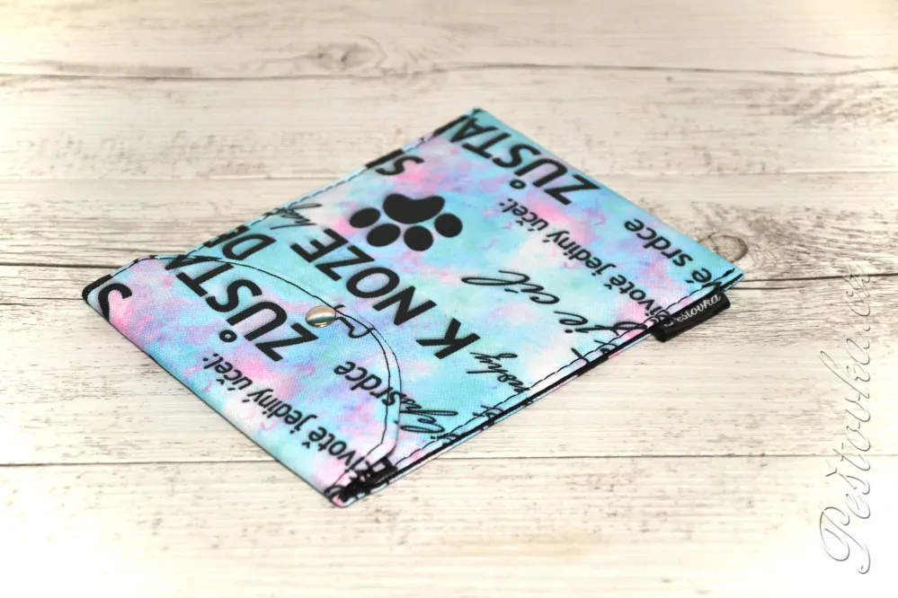 Peštovka - obal na očkovák - kapsička *duhové nápisy*