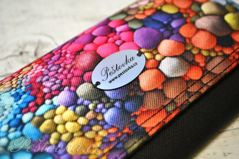 Peštovka Dámská elegantní peněženka *duhové kamínky*