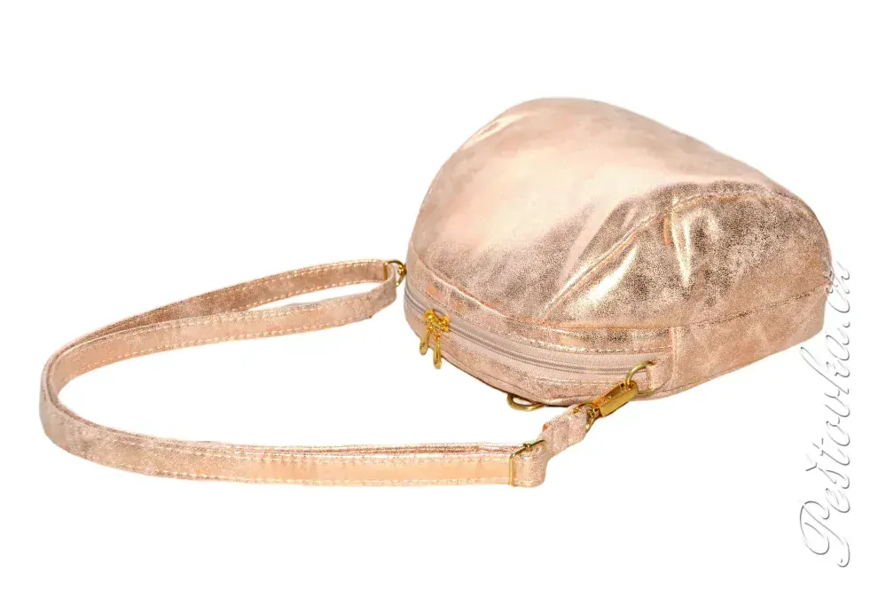 Taštička Lora - 3 způsoby nošení *metalická koženka růžové zlato*