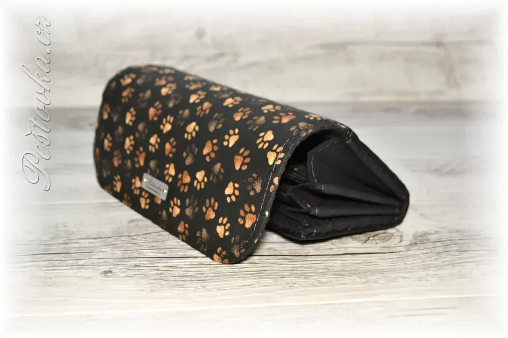 Peštovka Dámská elegantní peněženka *hnědé tlapky*