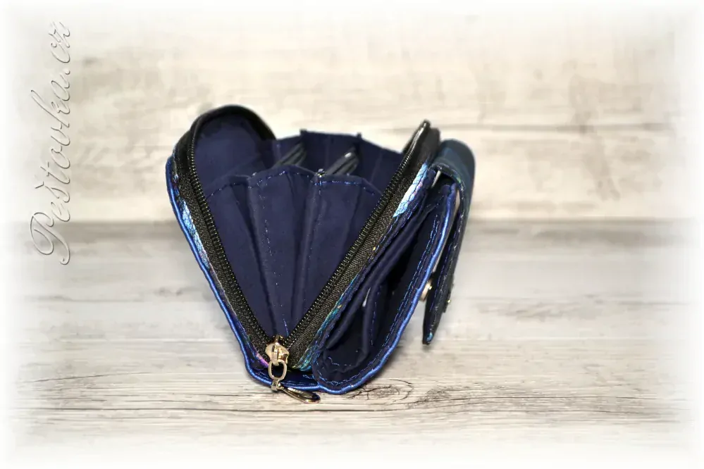 Peštovka Malá praktická zipová peněženka *metalická koženka + vážky*