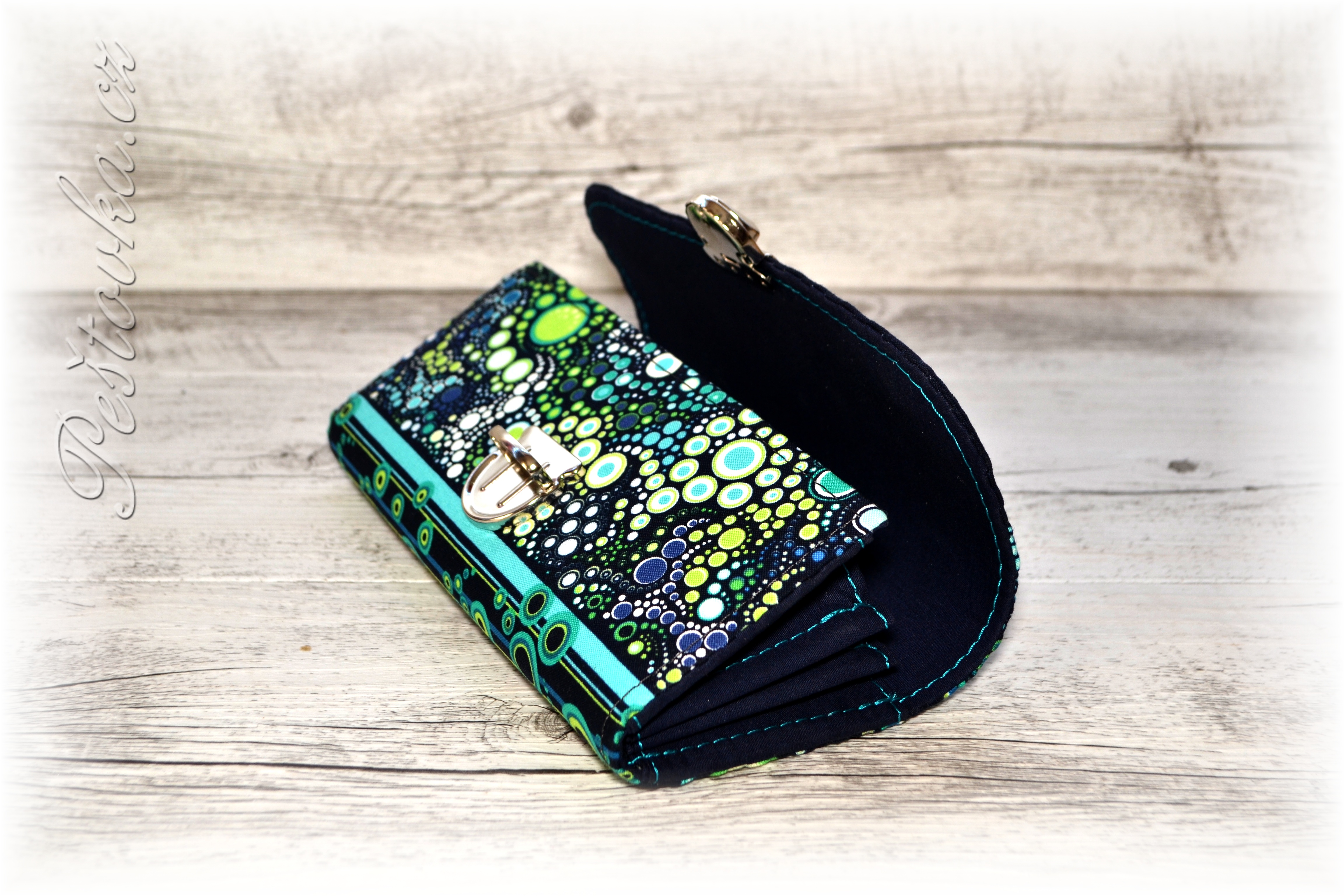 Peštovka Dámská elegantní peněženka *modro-zelené bublinky*