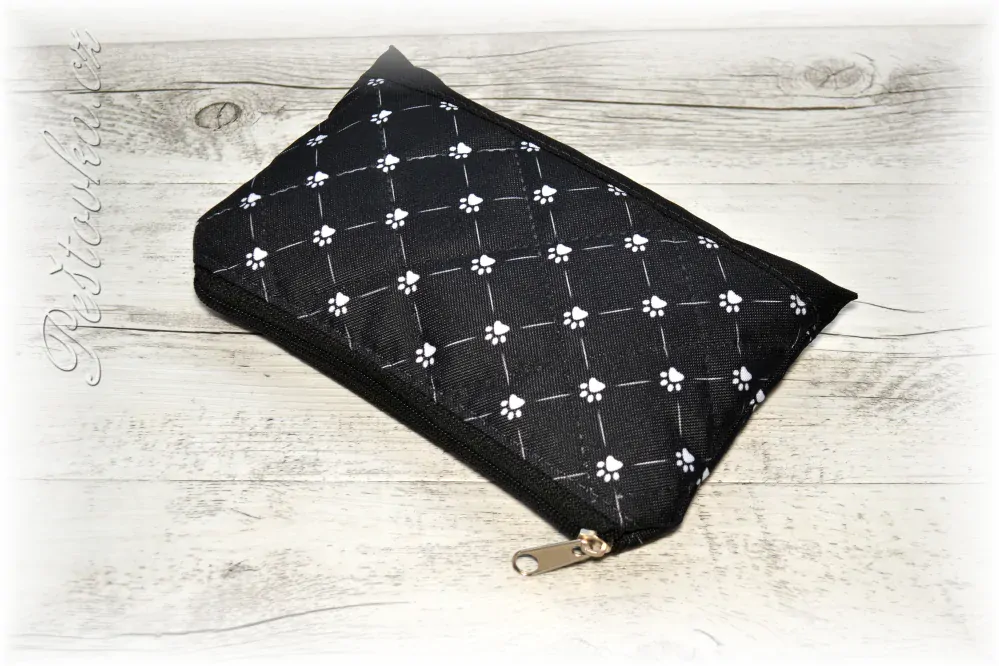 Peštovka kosmetické pouzdro INSIGNO *černobílé tlapičky s prošitím*