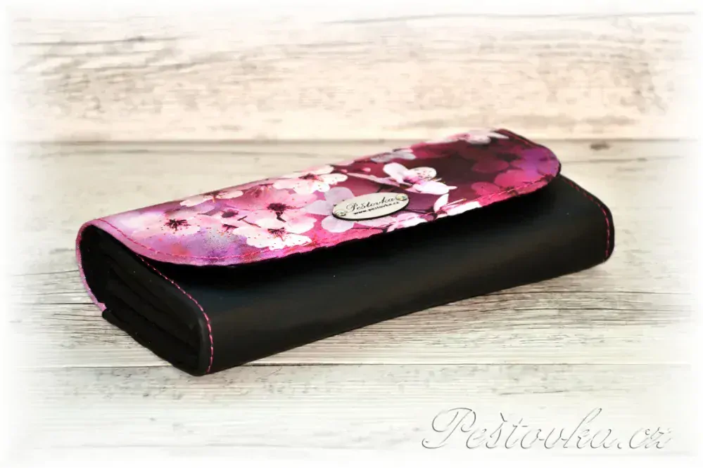 Peštovka Dámská elegantní peněženka *sakura + černá koženka*