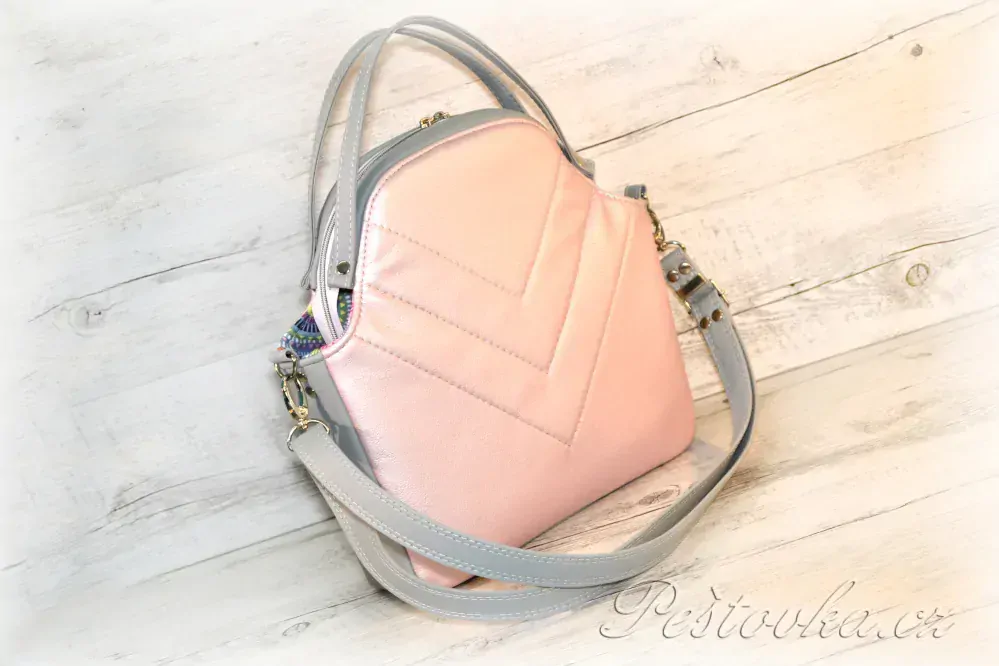 Peštovka - kabelka Emily *růžovošedá s lapačem a kamínky*