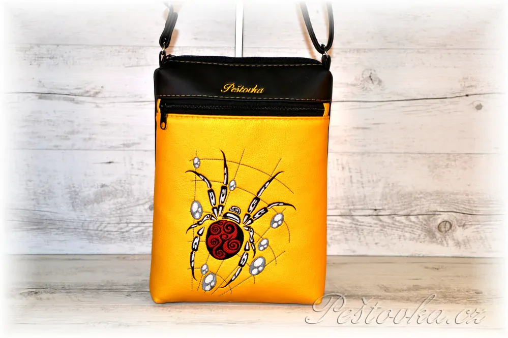 Peštovka - Crossbody KOA *žlutočerná s pavoukem*