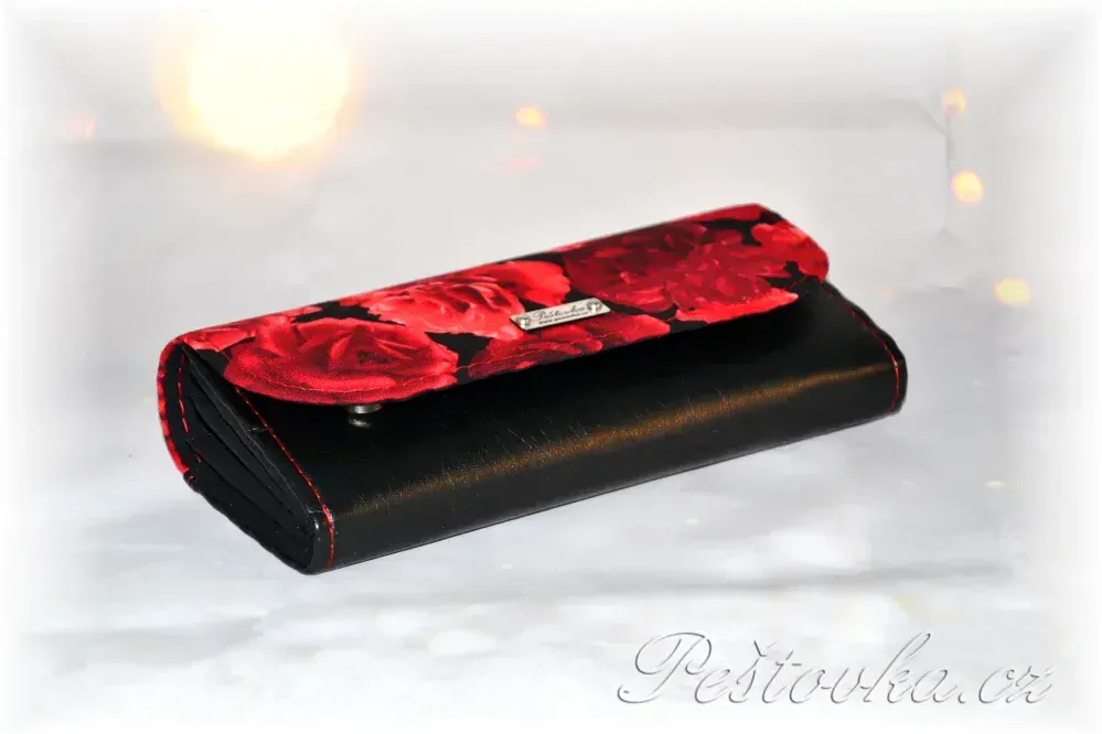 Peštovka Dámská elegantní peněženka *červené růže*