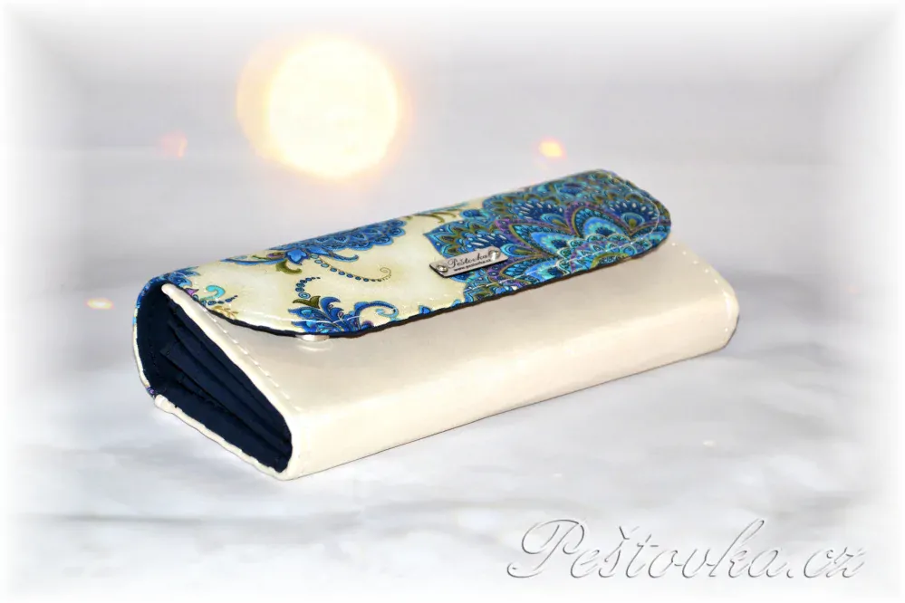 Peštovka Dámská elegantní peněženka *smetanová s mandalami*