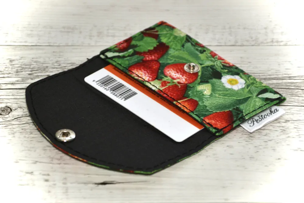 Peštovka - kapsička na karty *lesní jahody*