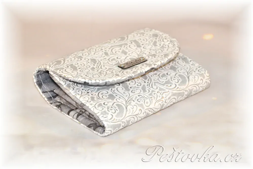 Peštovka - Malá klopová peněženka 13cm *bílostříbrná*