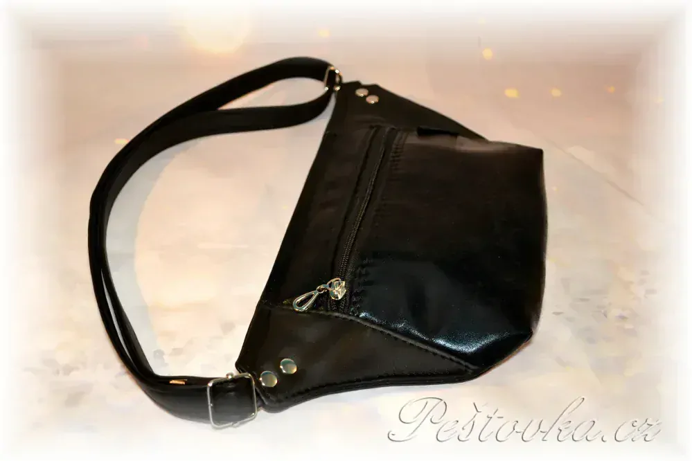 Peštovka - ledvinka Dayna *černá metalická*