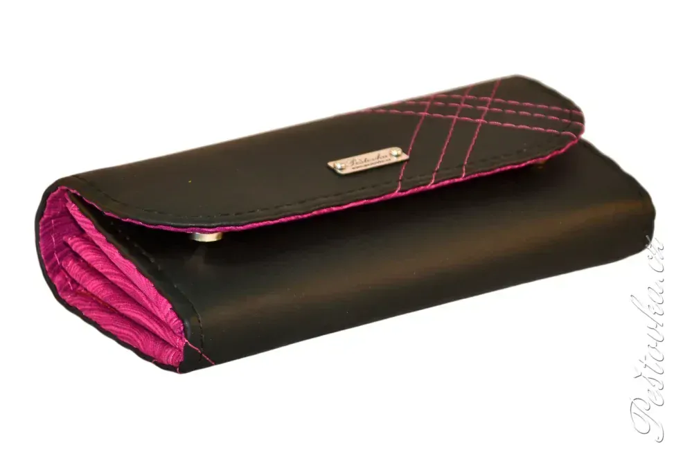 Peštovka Dámská elegantní peněženka *černo-fuchsiová*