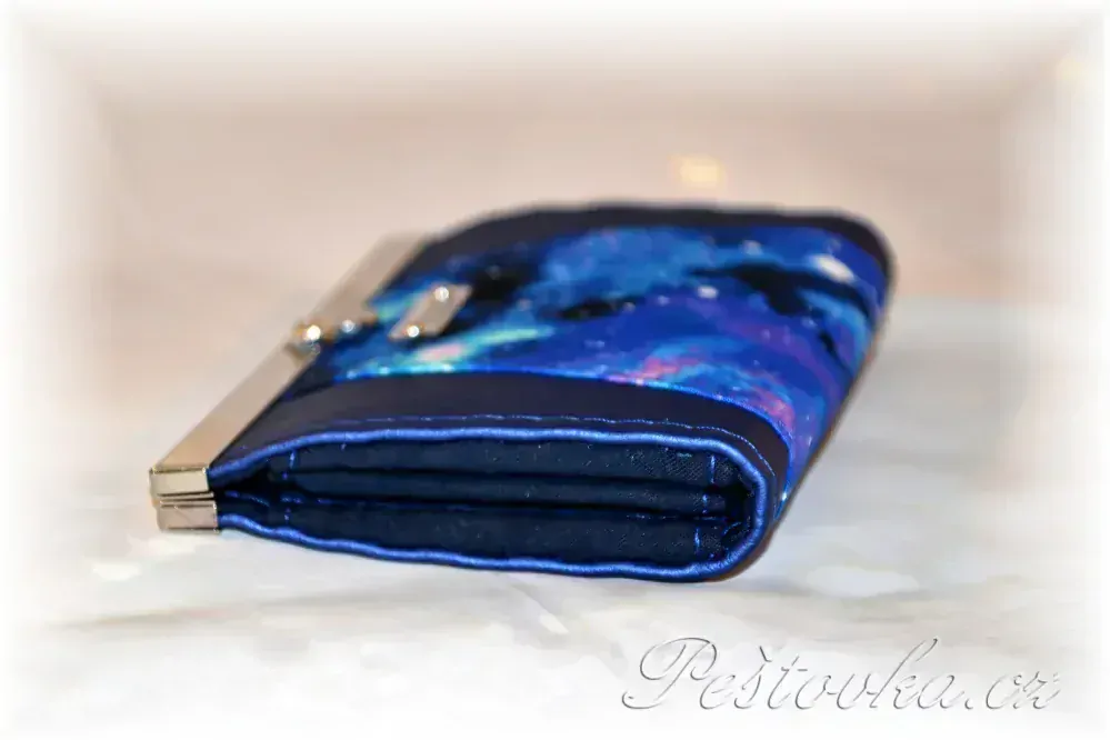 rámečková peněženka 15cm - Peštovka *galaxy s tmavě modrou*