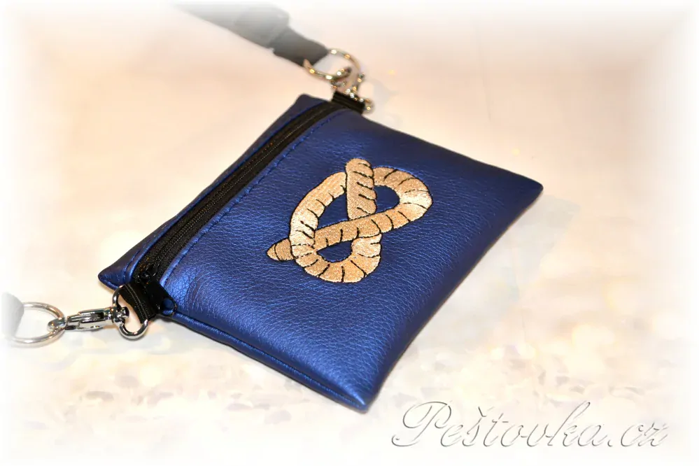 Peštovka Výstavní pamlskovník *uzel staffbull - modrý*