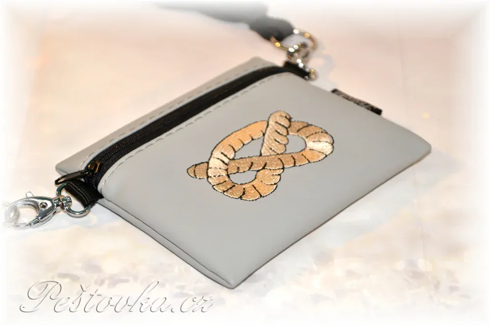 Peštovka Výstavní pamlskovník *uzel staffbull šedý mat*