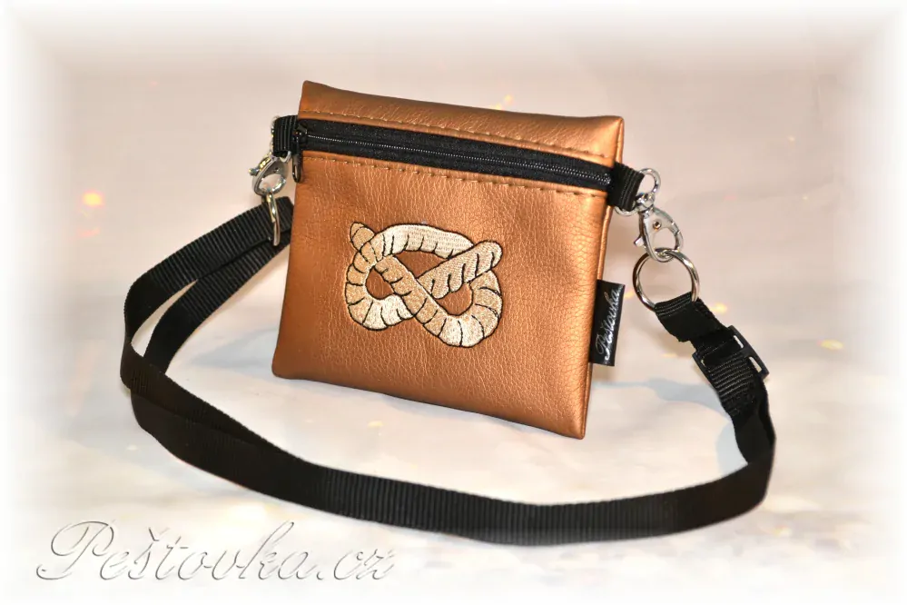 Peštovka Výstavní pamlskovník *uzel staffbull - bronz lesk*