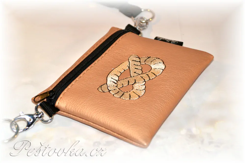 Peštovka Výstavní pamlskovník *uzel staffbull - měděný*