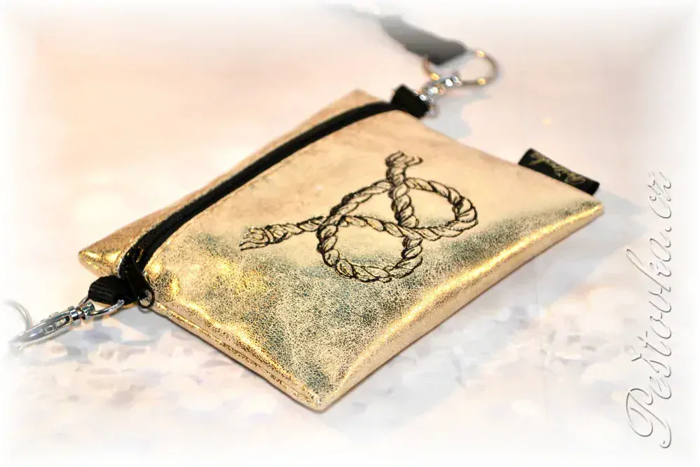 Peštovka Výstavní pamlskovník *UZLÍK staffbull - zlatý metalický*