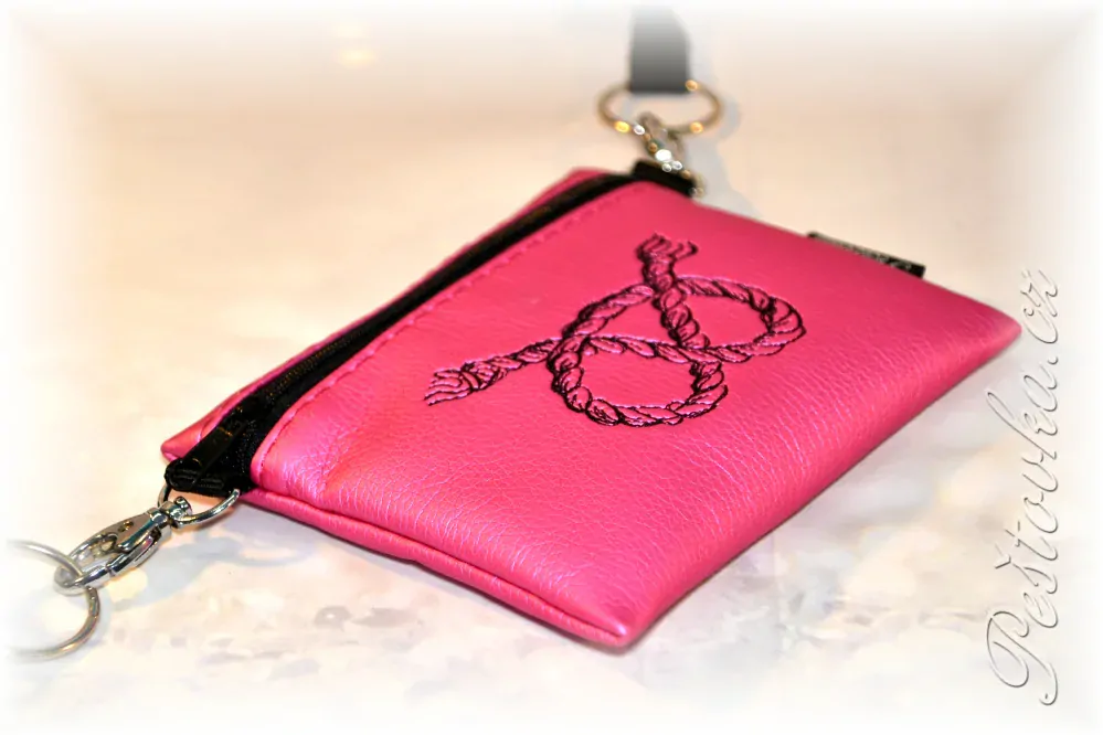 Peštovka Výstavní pamlskovník *UZLÍK staffbull - růzový lesklý*