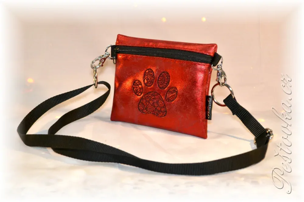 Peštovka Výstavní pamlskovník *tlapka - červený metalický*