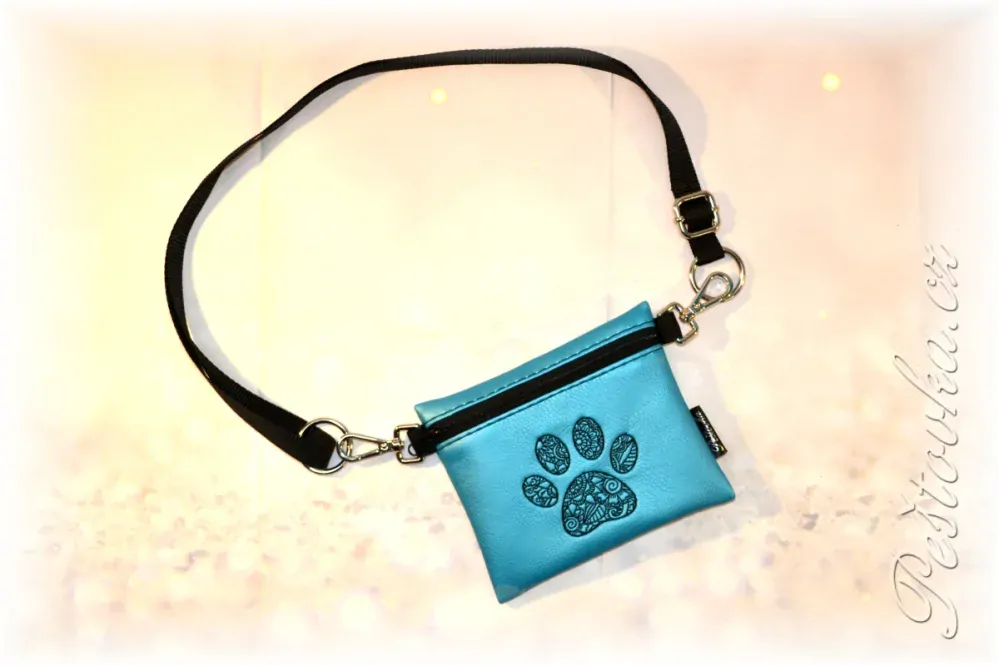 Peštovka Výstavní pamlskovník *tlapka - sv.modrý metal*