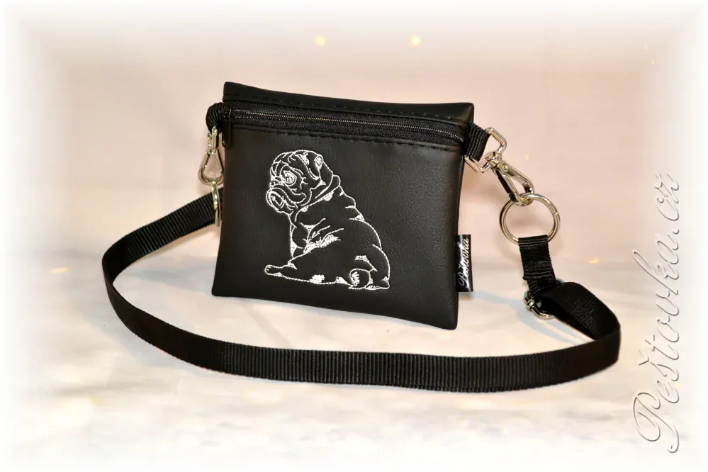 Peštovka Výstavní pamlskovník *MOPS černý sedící*