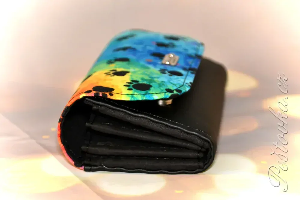 Peštovka Dámská peněženka *tlapky na duhové*