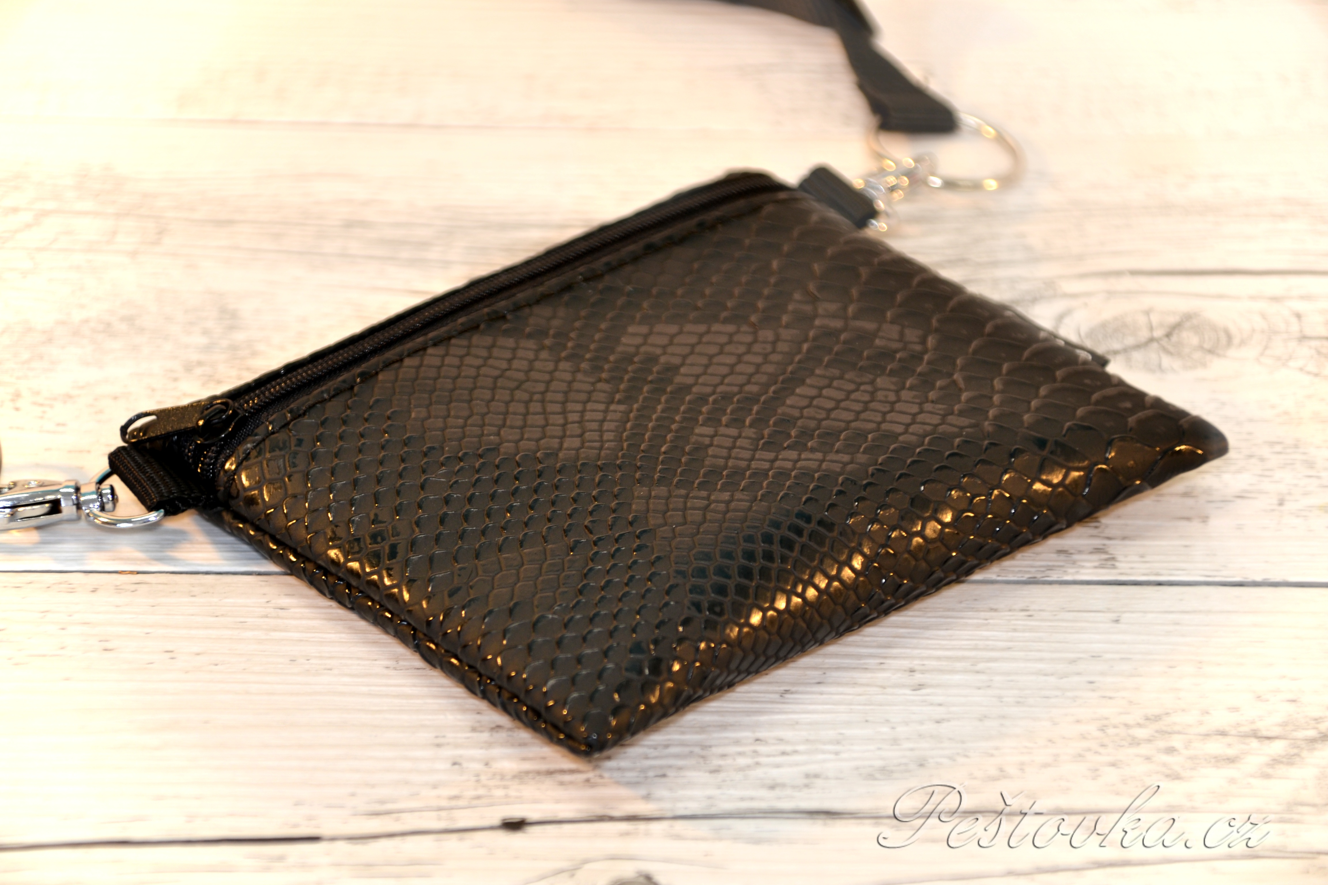 Peštovka Výstavní pamlskovník *černá hadinka*